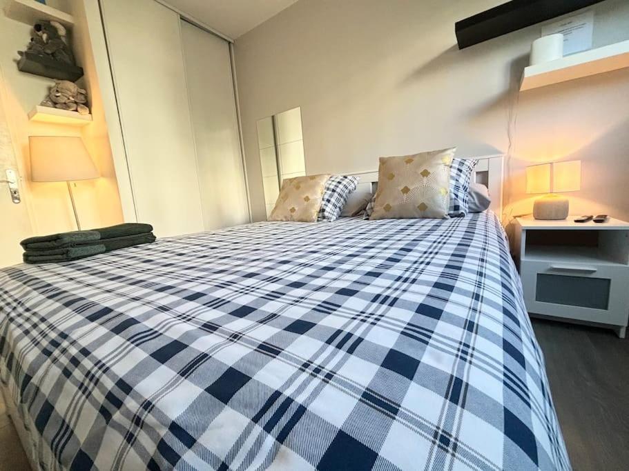 Appartement Confort Avec Balcon - Champigny Bagian luar foto