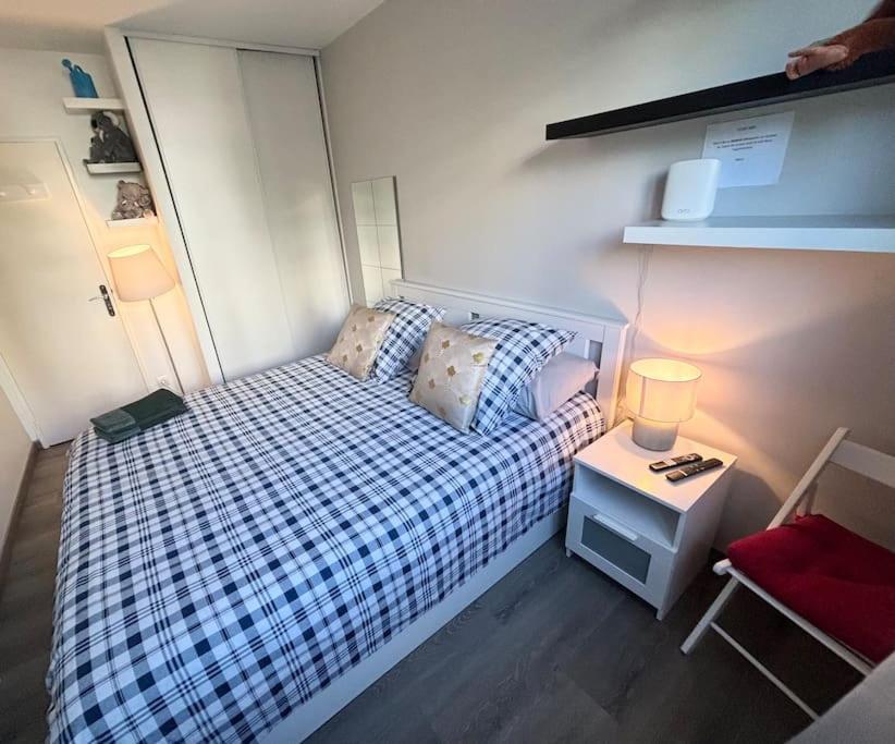 Appartement Confort Avec Balcon - Champigny Bagian luar foto