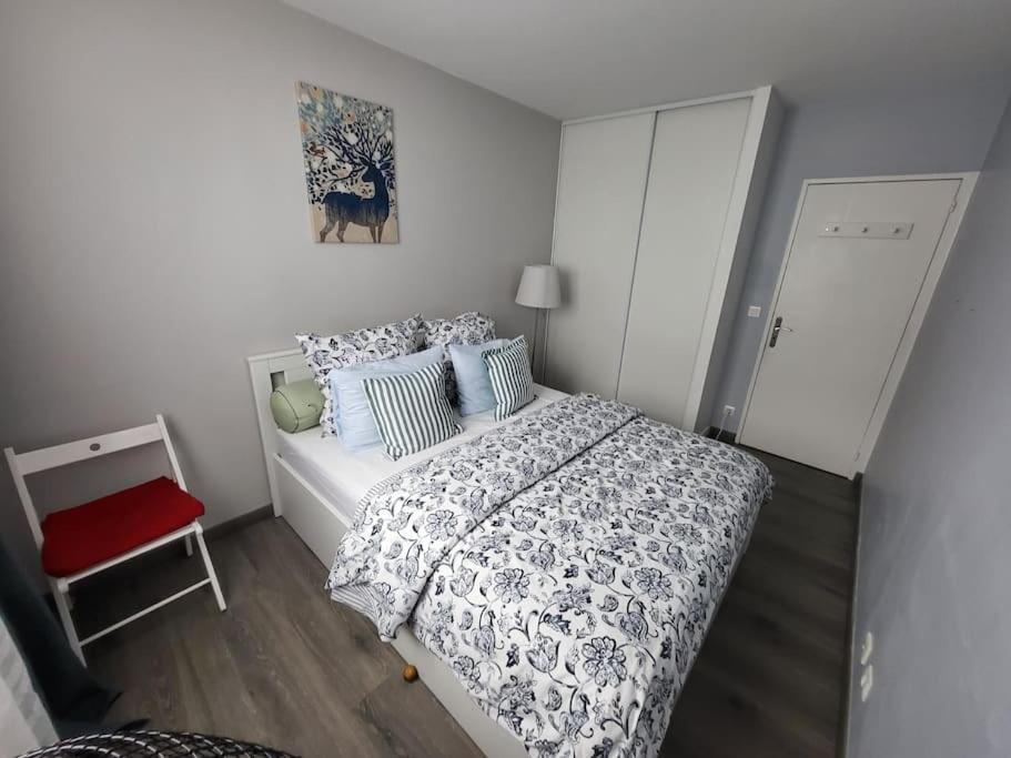 Appartement Confort Avec Balcon - Champigny Bagian luar foto