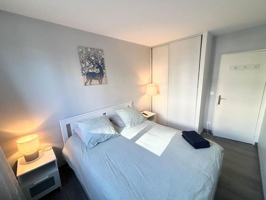 Appartement Confort Avec Balcon - Champigny Bagian luar foto