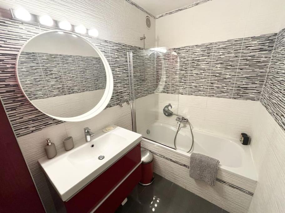 Appartement Confort Avec Balcon - Champigny Bagian luar foto
